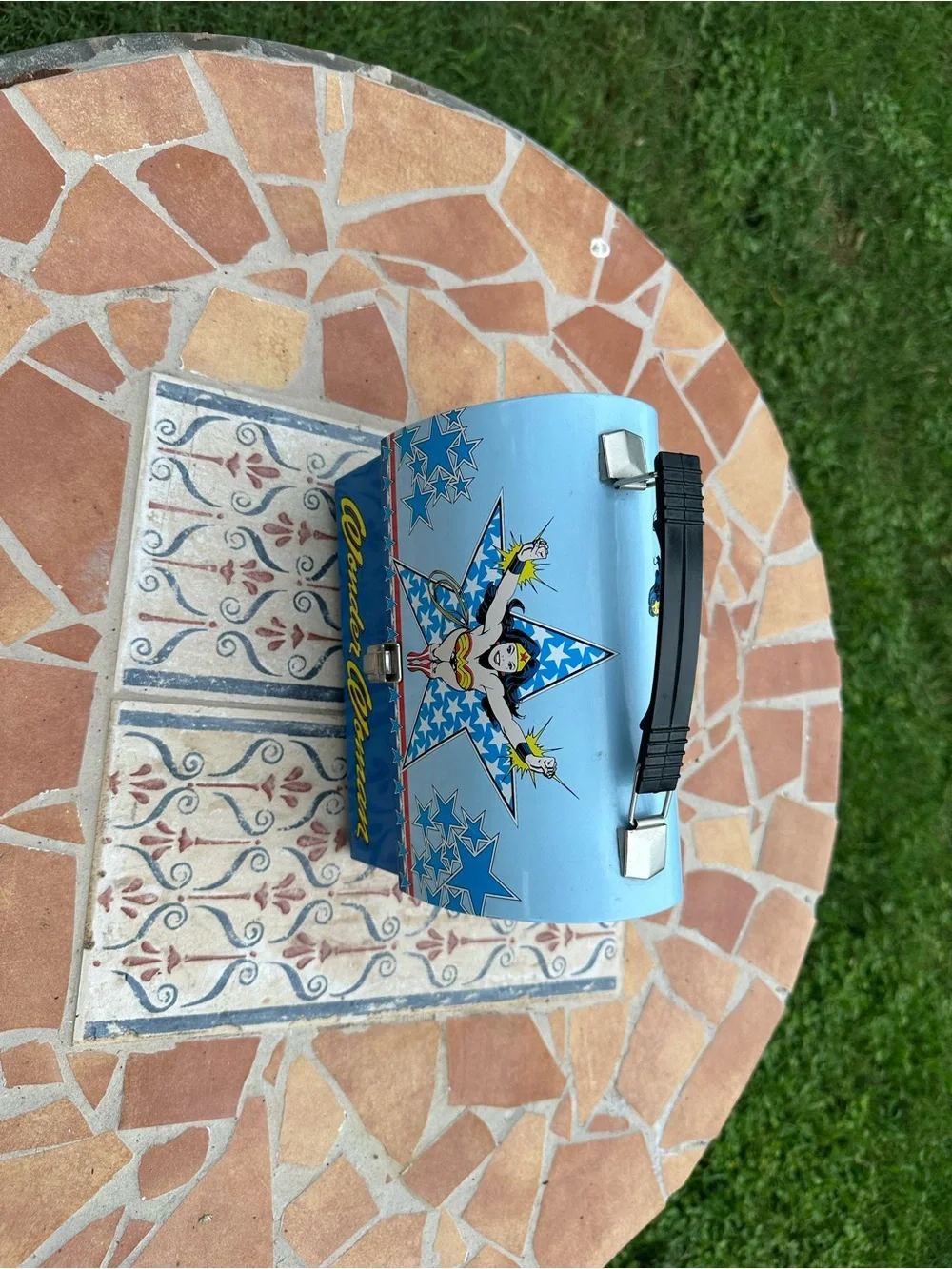Vandor Wonder Woman lunch boxDomed metal lunchbox